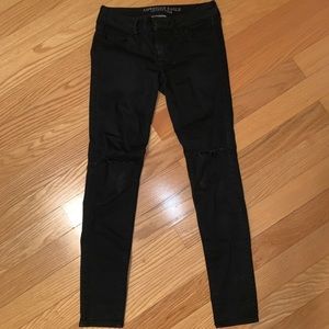 Black knee rip American eagle jeans